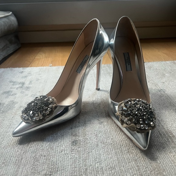 Prada Silver Metallic Swarovski Crystal Medallion Pumps, Size 39.5/9.5 - Picture 2 of 10